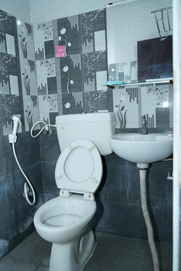 Alexa Home Stay Tirupati Exteriör bild